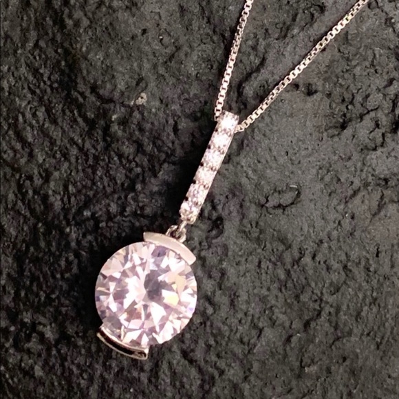 Solitaire Sterling Silver Crystal pendant with 925 Silver Italy chain. - Picture 1 of 6